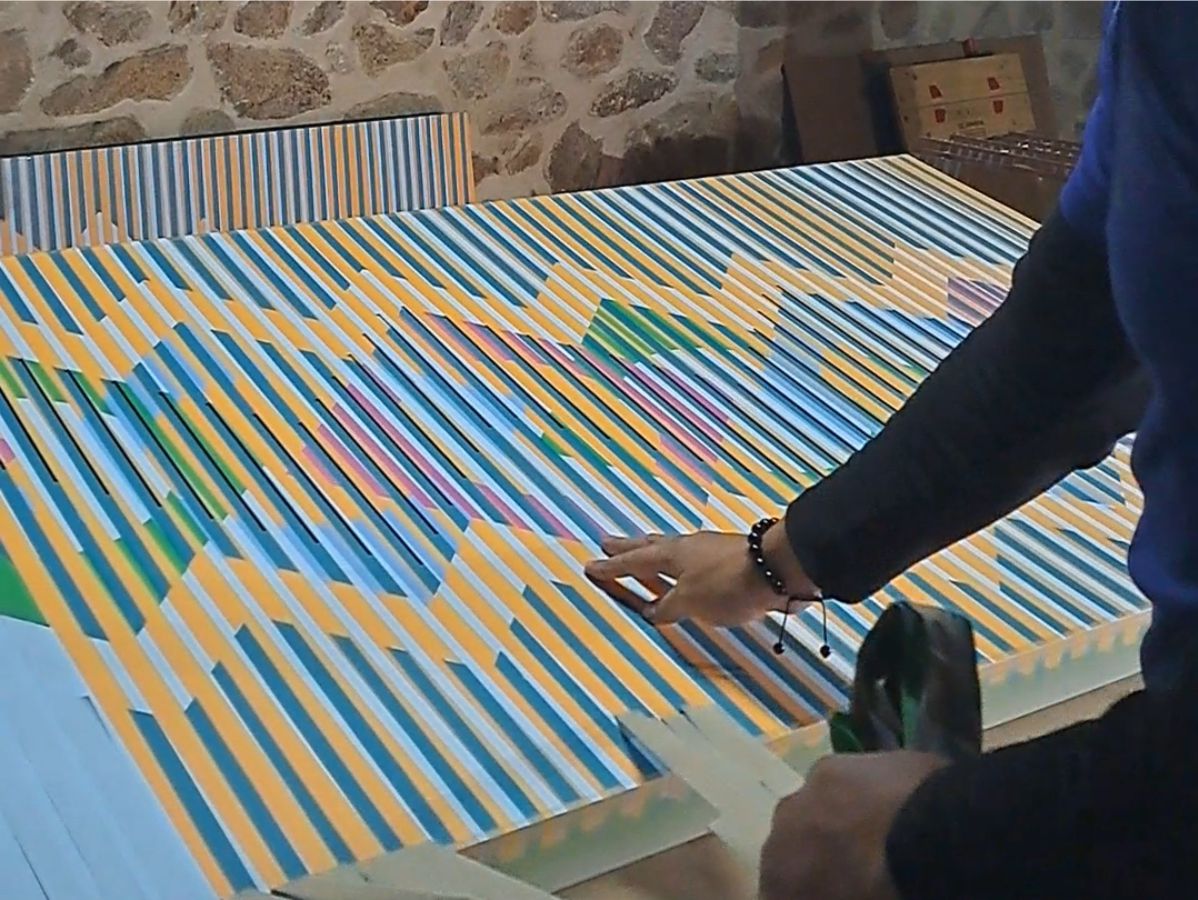Roberto Sayas working in his studio